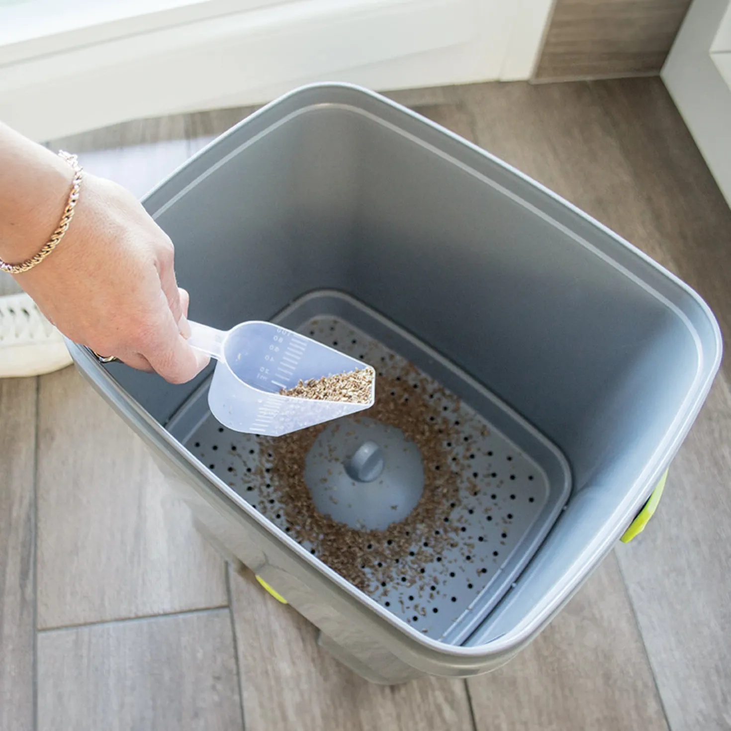 Set aus Küchenkomposter + Kompostaktivator HOZELOCK - Kompost leicht gemacht