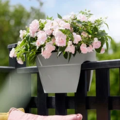 Vibia Campana Flower Bridge Seidenweiß - Sofort mehr Stil im Garten